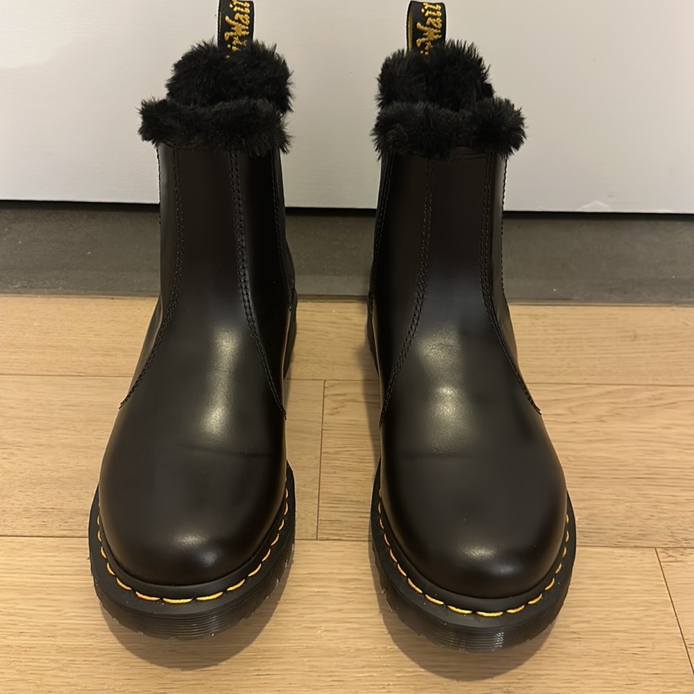 2976 Leonore - Dr. Martens